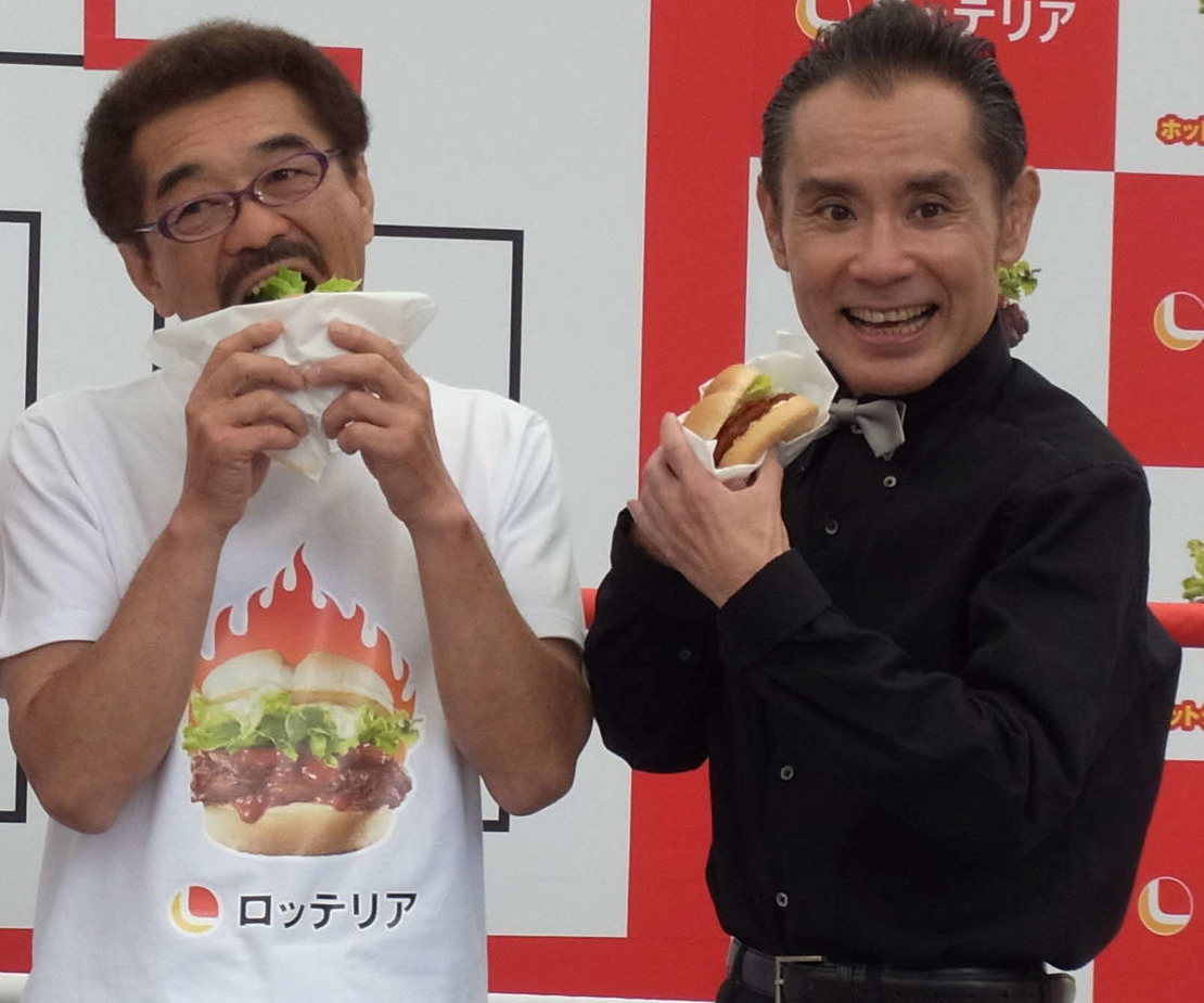 左から具志堅用高、片岡鶴太郎（2011年6月撮影）