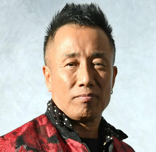 長渕剛、筋肉界”レジェンド”と豪快「赤身肉」喰い2ショット公開