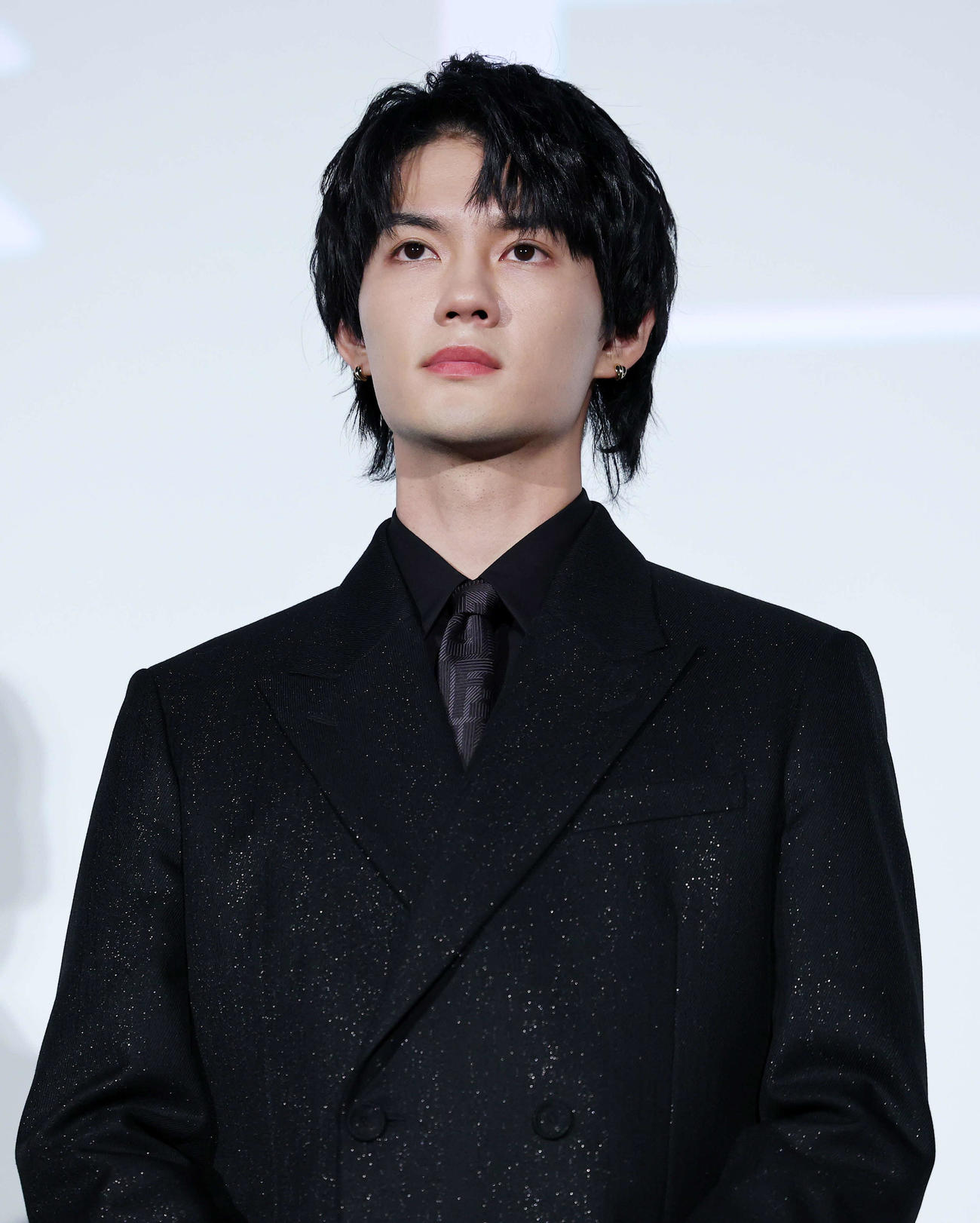 映画「トリリオンゲーム」初日舞台あいさつに臨む佐野勇斗（撮影・鈴木正人）