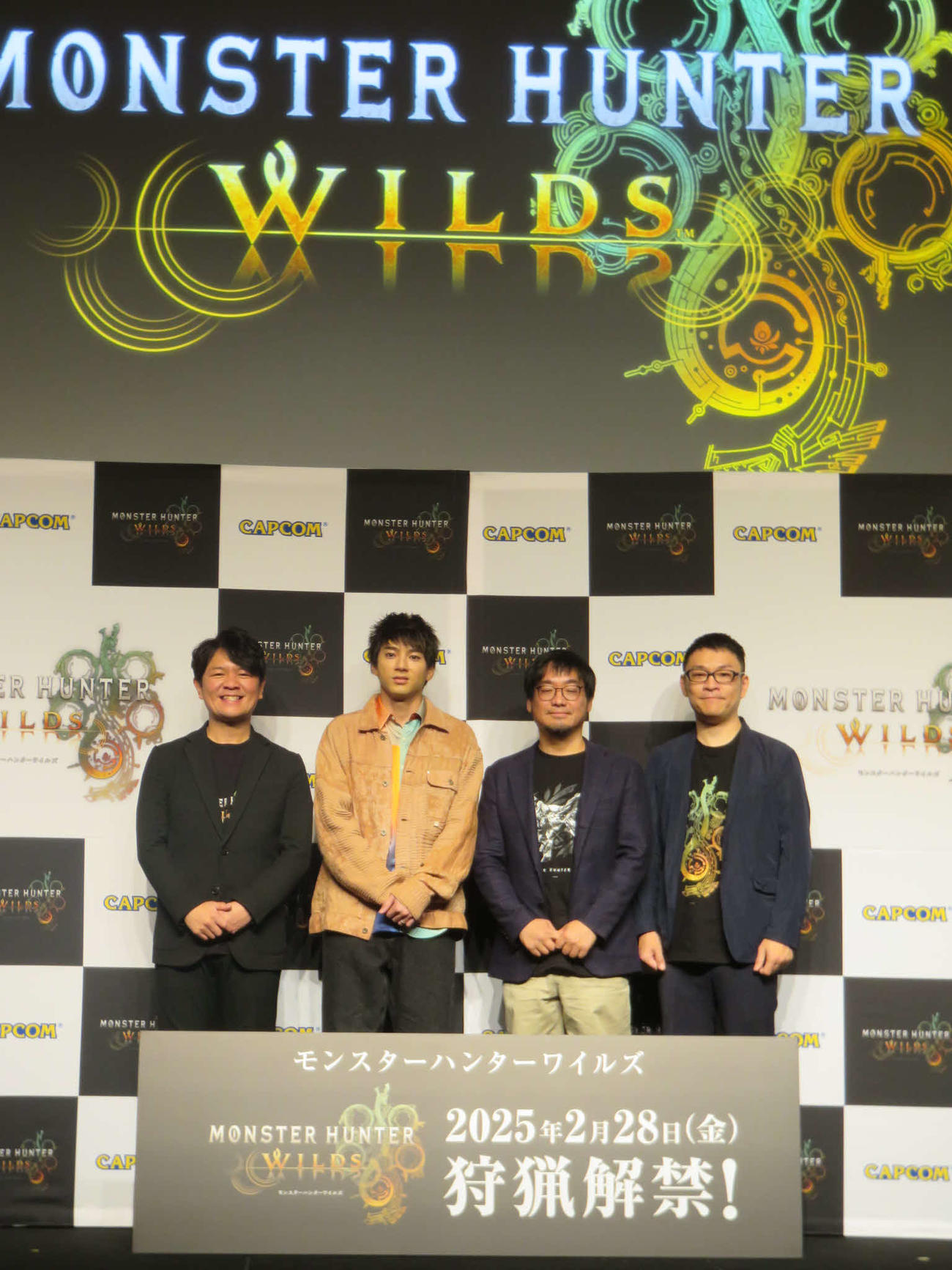 「モンスターハンターワイルズ」の発表会に出席した山田裕貴（左から2人目）