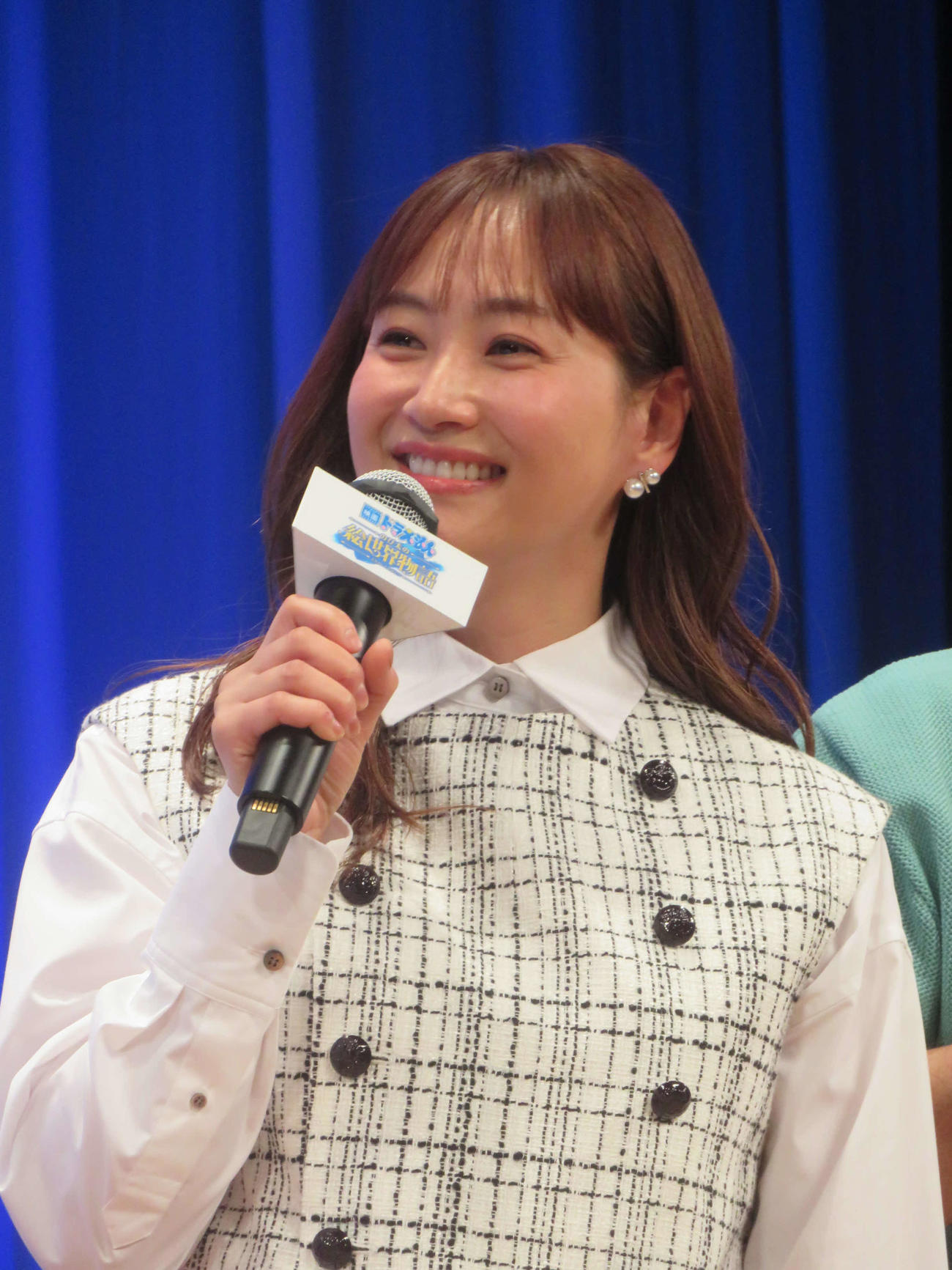 「映画ドラえもん　のび太の絵世界物語」完成披露舞台あいさつに出席した藤本美貴