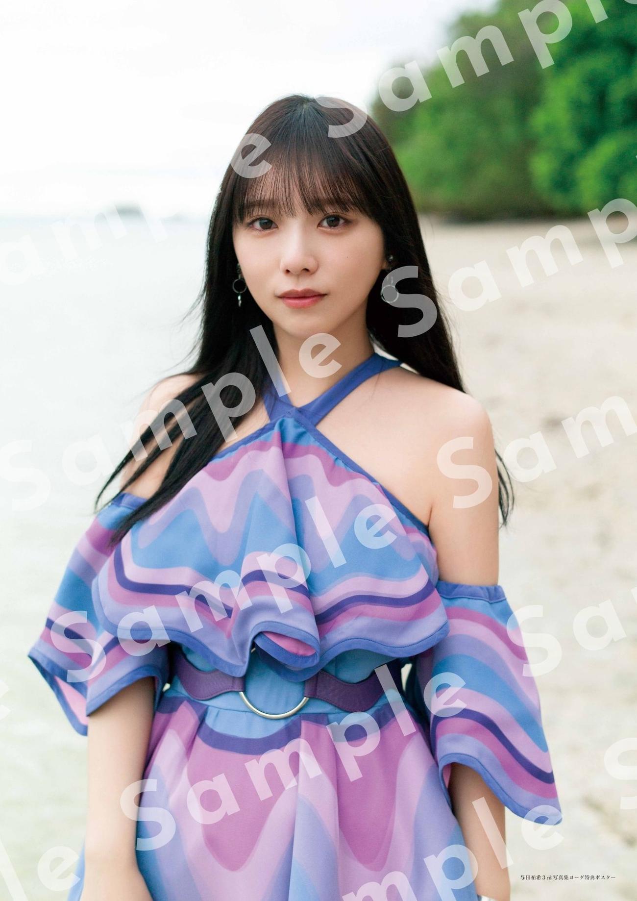 乃木坂46与田祐希サード写真集「ヨーダ」特典ポスターのショット。「逃げ水」の衣装で撮影した　撮影・細居幸次郎