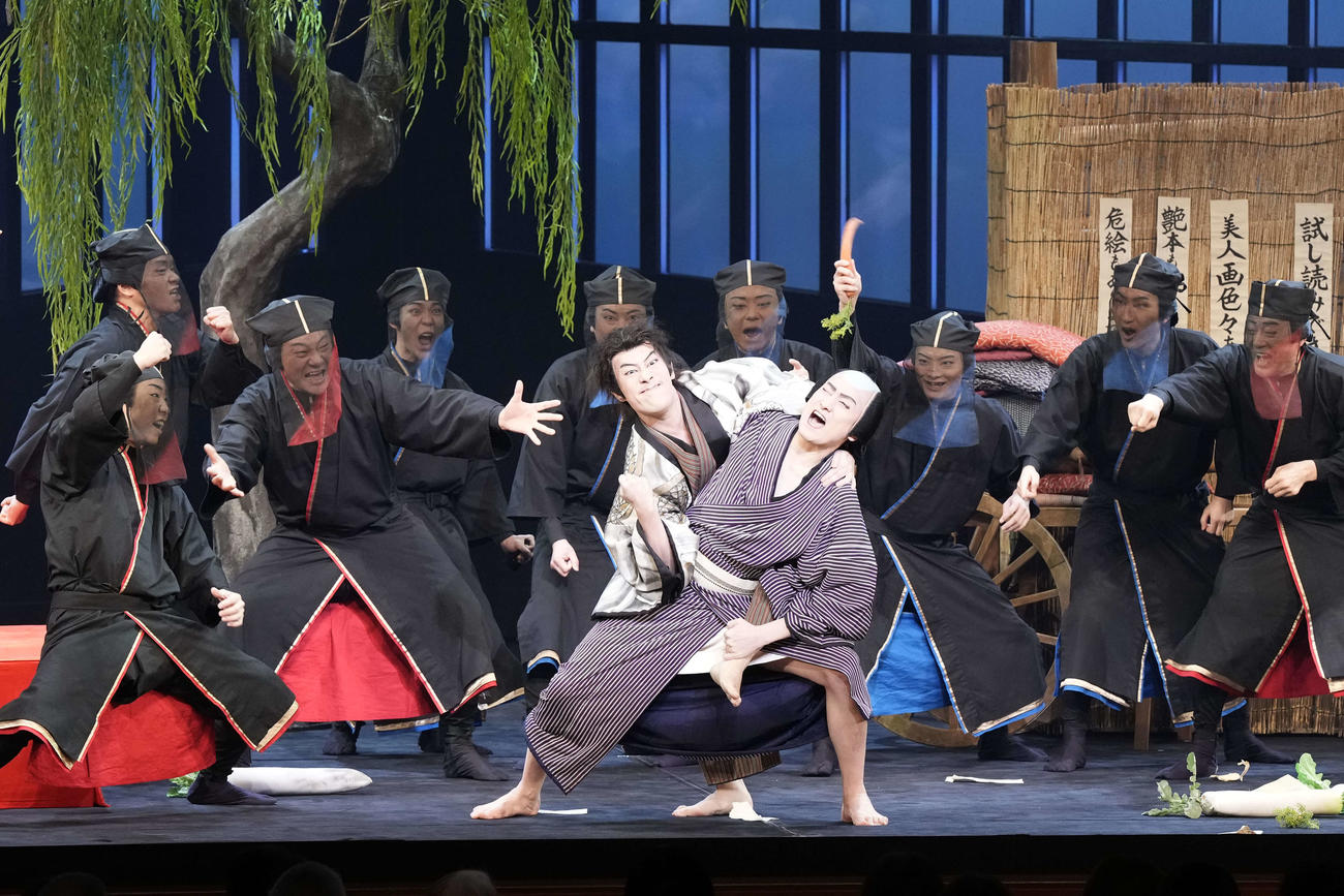 「きらら浮世伝」で、中村勘九郎（左）は中村隼人にコブラツイストをかける（C）松竹