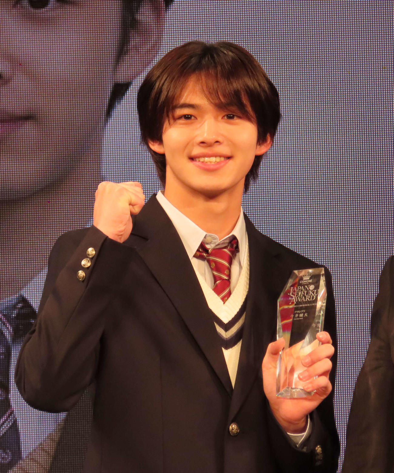 第12回日本制服アワードのグランプリを受賞した今井暖大さん