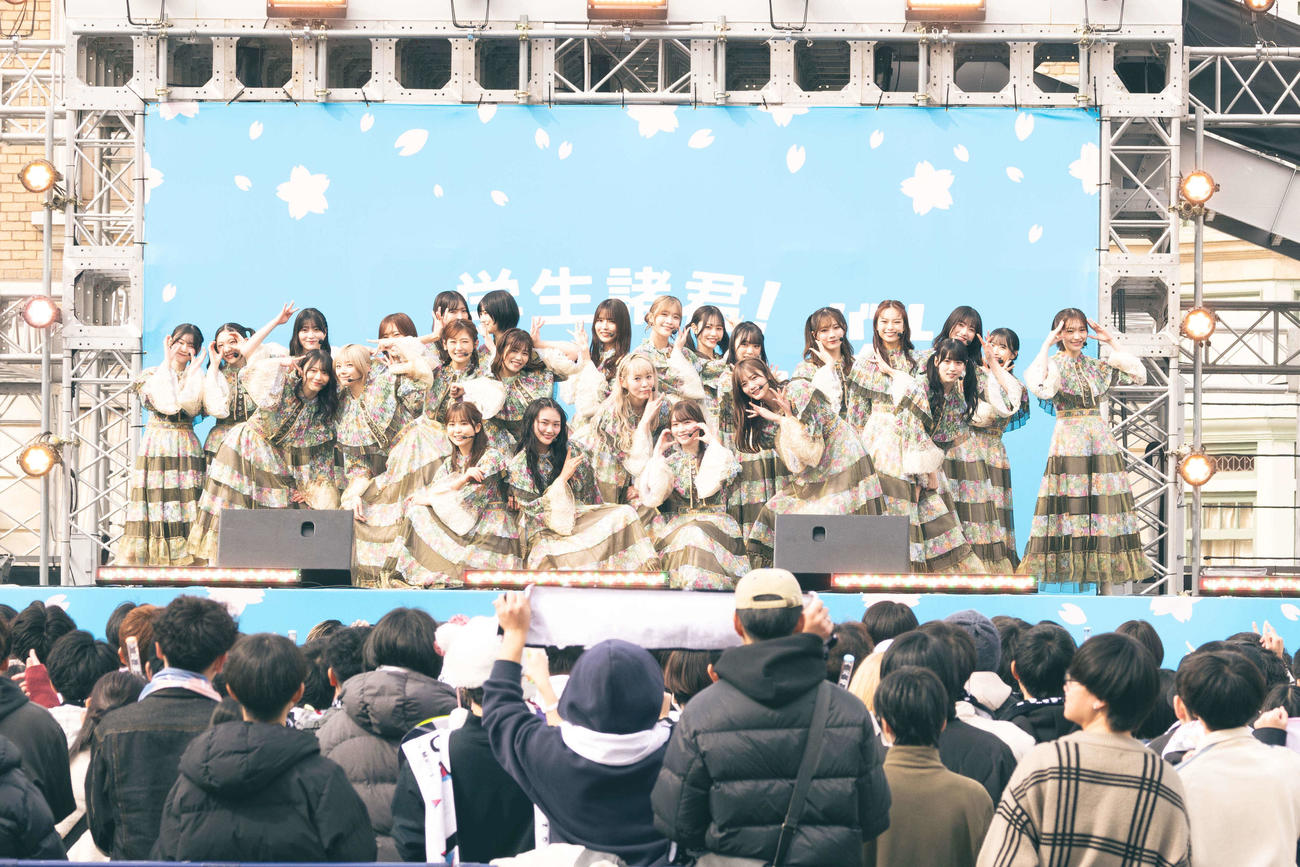 「ユニ春！ライブ2025」でパフォーマンスする櫻坂46