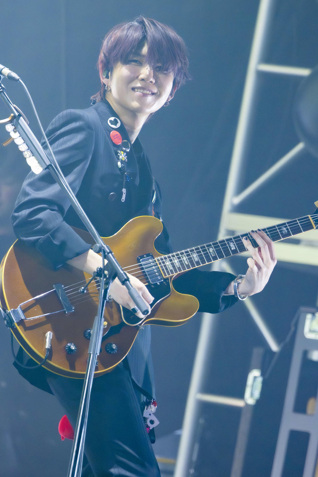 初の韓国単独公演を行ったMrs. GREEN APPLE若井滉斗（田中聖太郎写真事務所撮影）
