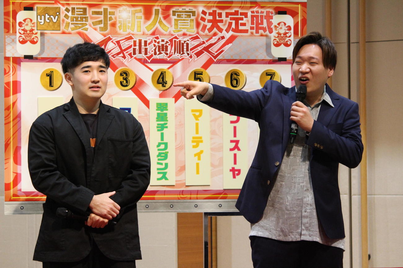 「第14回ytv漫才新人賞決定戦」に出場するぐろう。左から家村涼太、高松巧