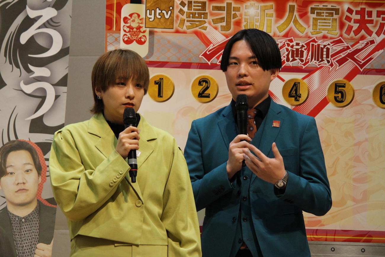 「第14回ytv漫才新人賞決定戦」に出場する翠星チークダンス。左からちろる、木佐