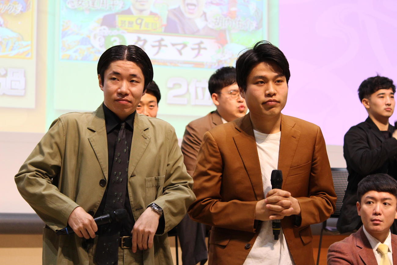 「第14回ytv漫才新人賞決定戦」に出場するマーティー。左から真平、ホソ