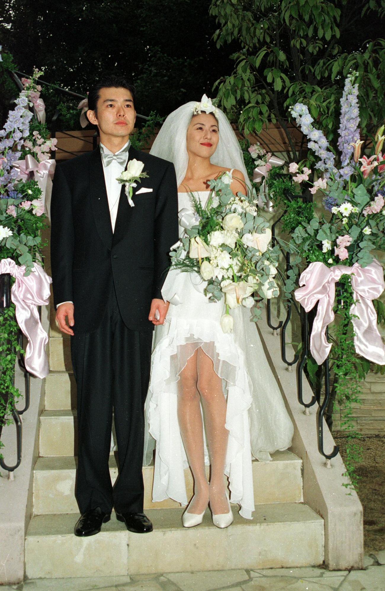 94年3月1日、渡部篤郎と結婚式を挙げるRIKACO