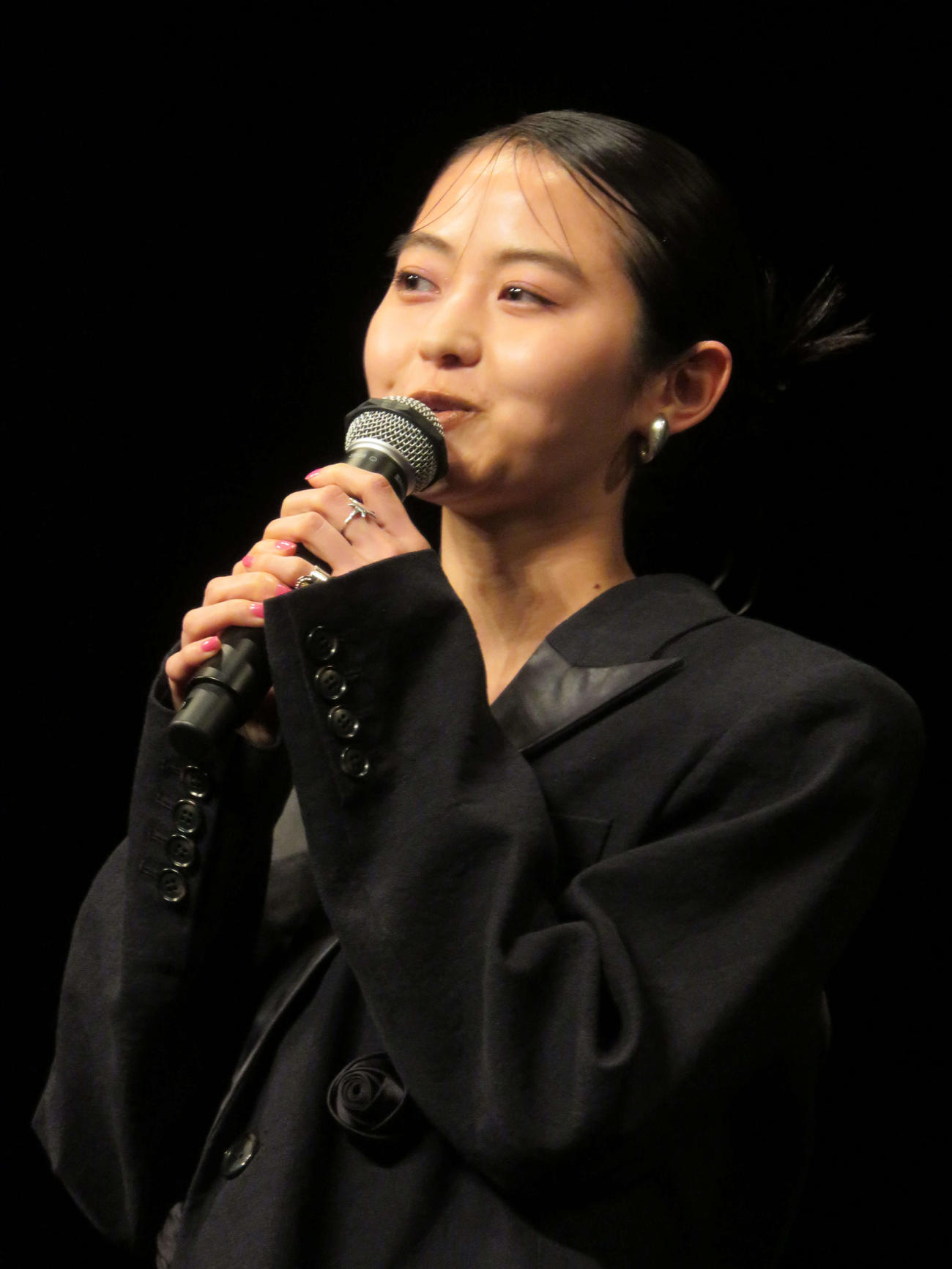 映画「悪い夏」の完成披露上映会に登壇した伊藤万理華