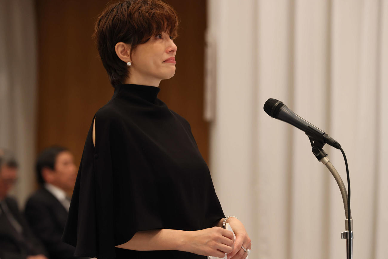 西田敏行さんお別れの会で弔辞を述べ涙する米倉涼子