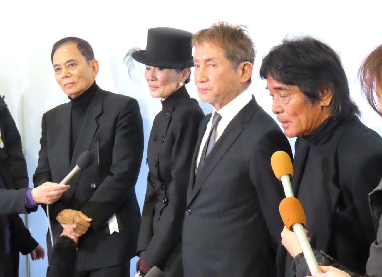 西田敏行さんのお別れの会に参列した、左から柴俊夫、萬田久子、田中健、松崎しげる
