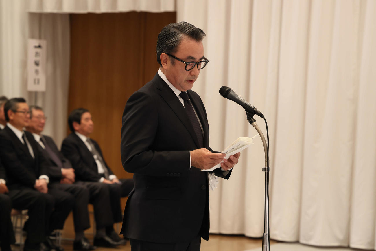 西田敏行さんお別れの会で弔辞を読む三谷幸喜さん