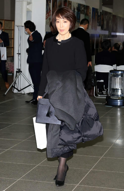 「西田敏行お別れの会」に出席した若村麻由美（撮影・浅見桂子）