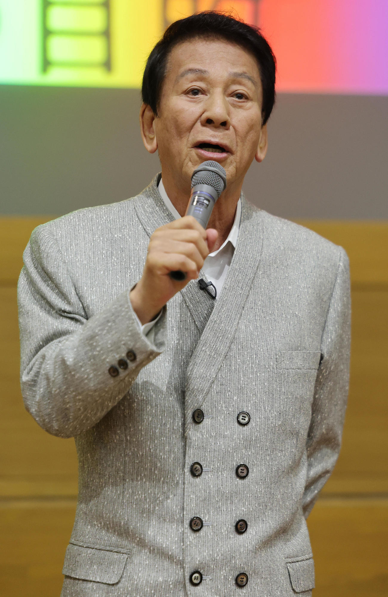 郁文館中、高の生徒を前に講演を行う杉良太郎（撮影・野上伸悟）