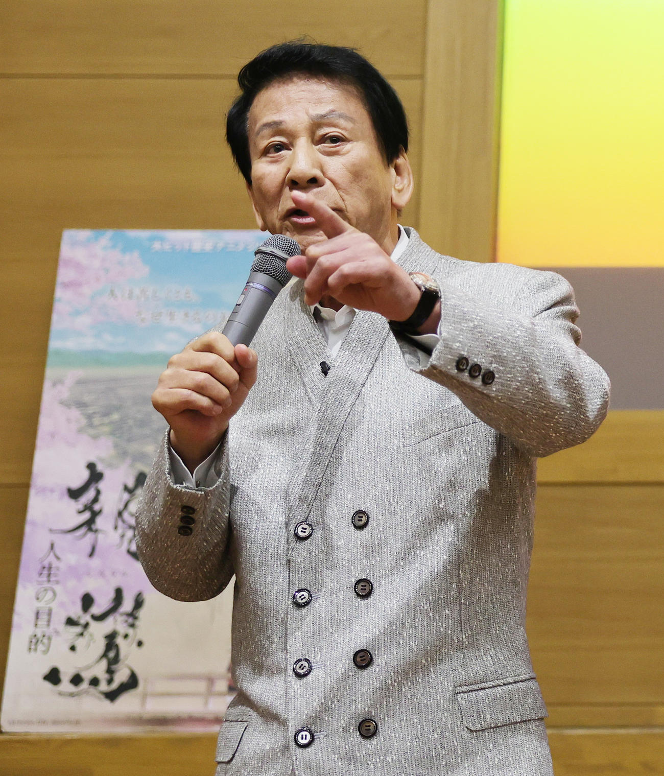 郁文館中、高の生徒を前に講演を行う杉良太郎（撮影・野上伸悟）