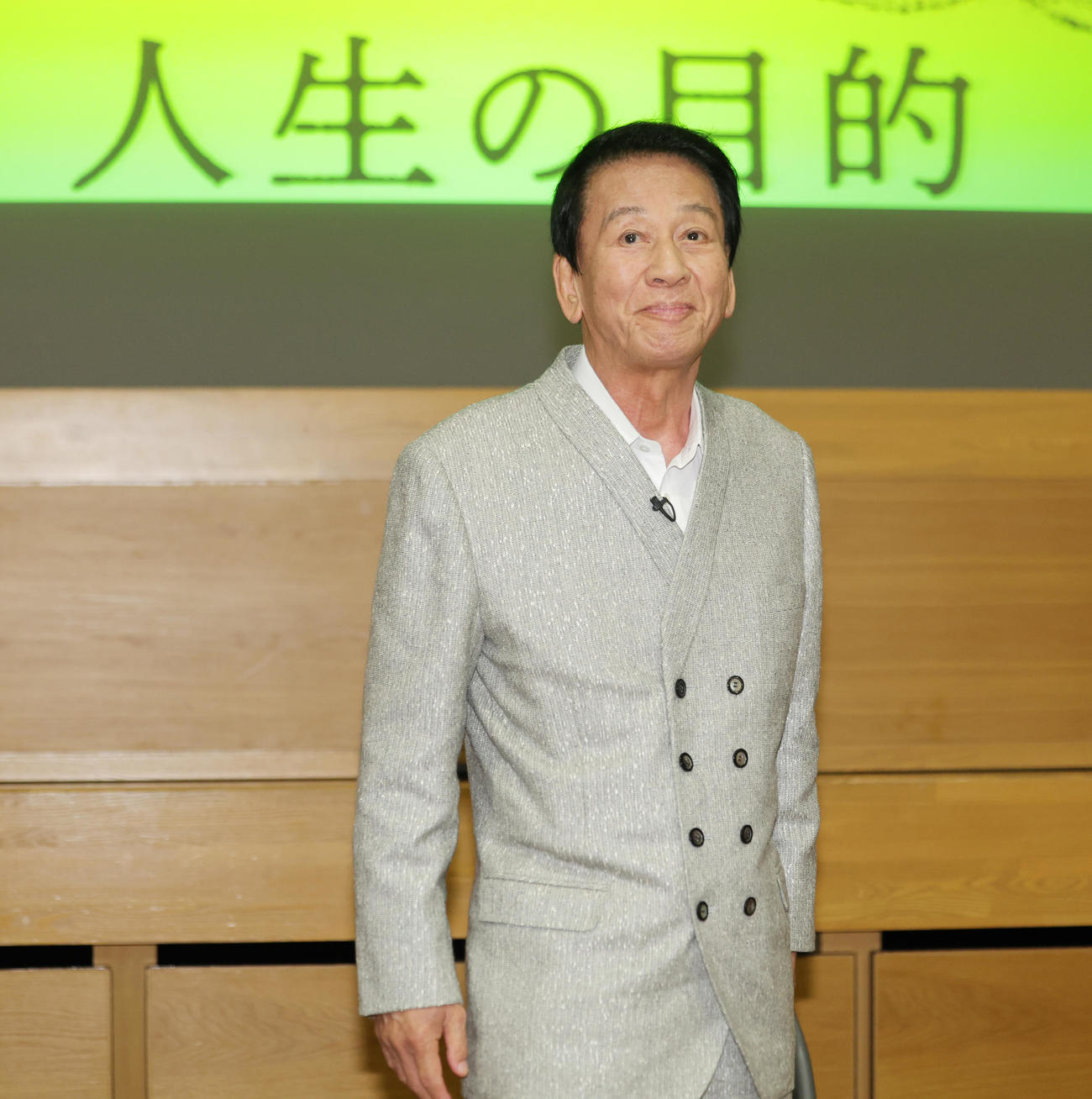 郁文館中、高の生徒を前に講演を行う杉良太郎（撮影・野上伸悟）