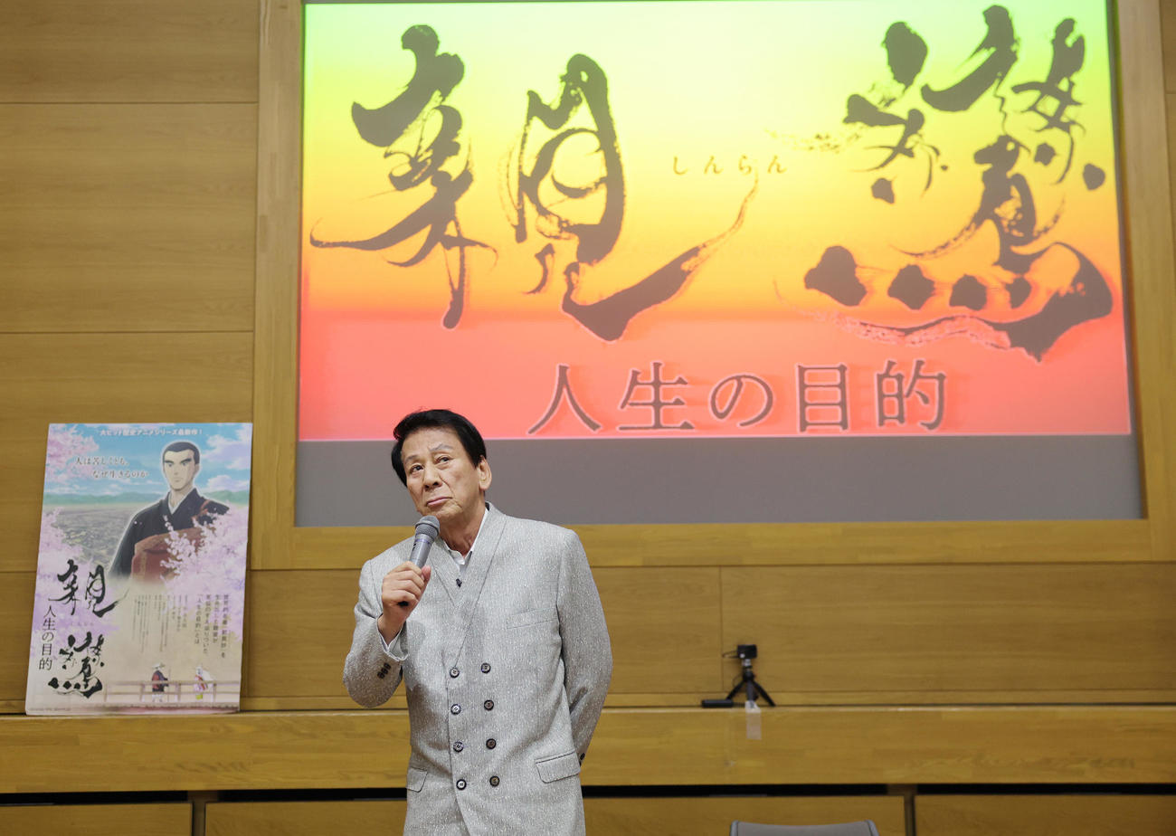 郁文館中、高の生徒を前に講演を行う杉良太郎（撮影・野上伸悟）