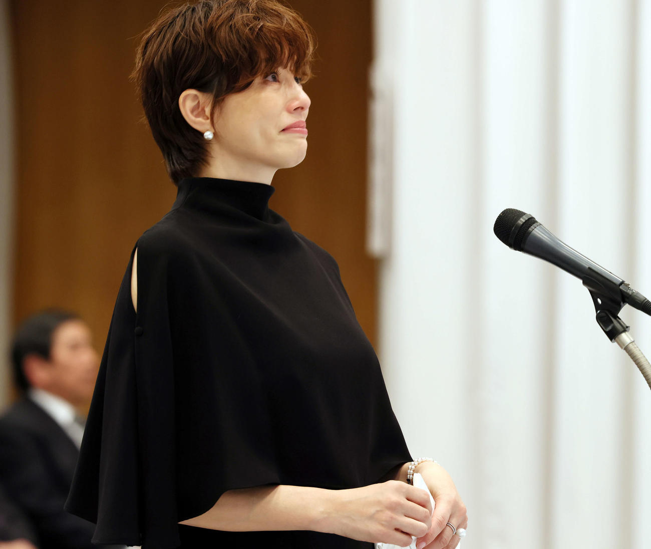 「西田敏行お別れの会」で弔辞を読む米倉涼子