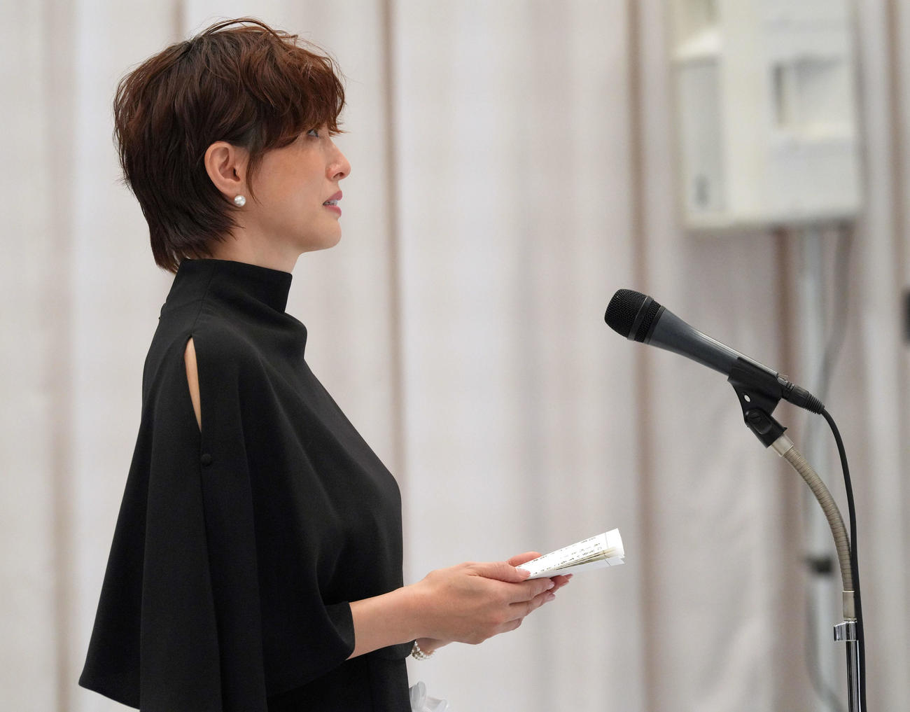 「西田敏行お別れの会」で弔辞を読む米倉涼子