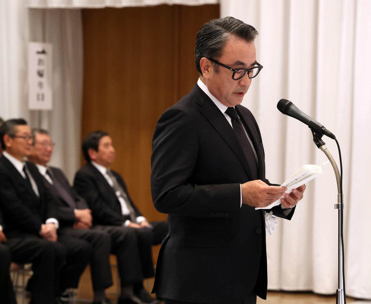 「西田敏行お別れの会」で弔辞を読む三谷幸喜
