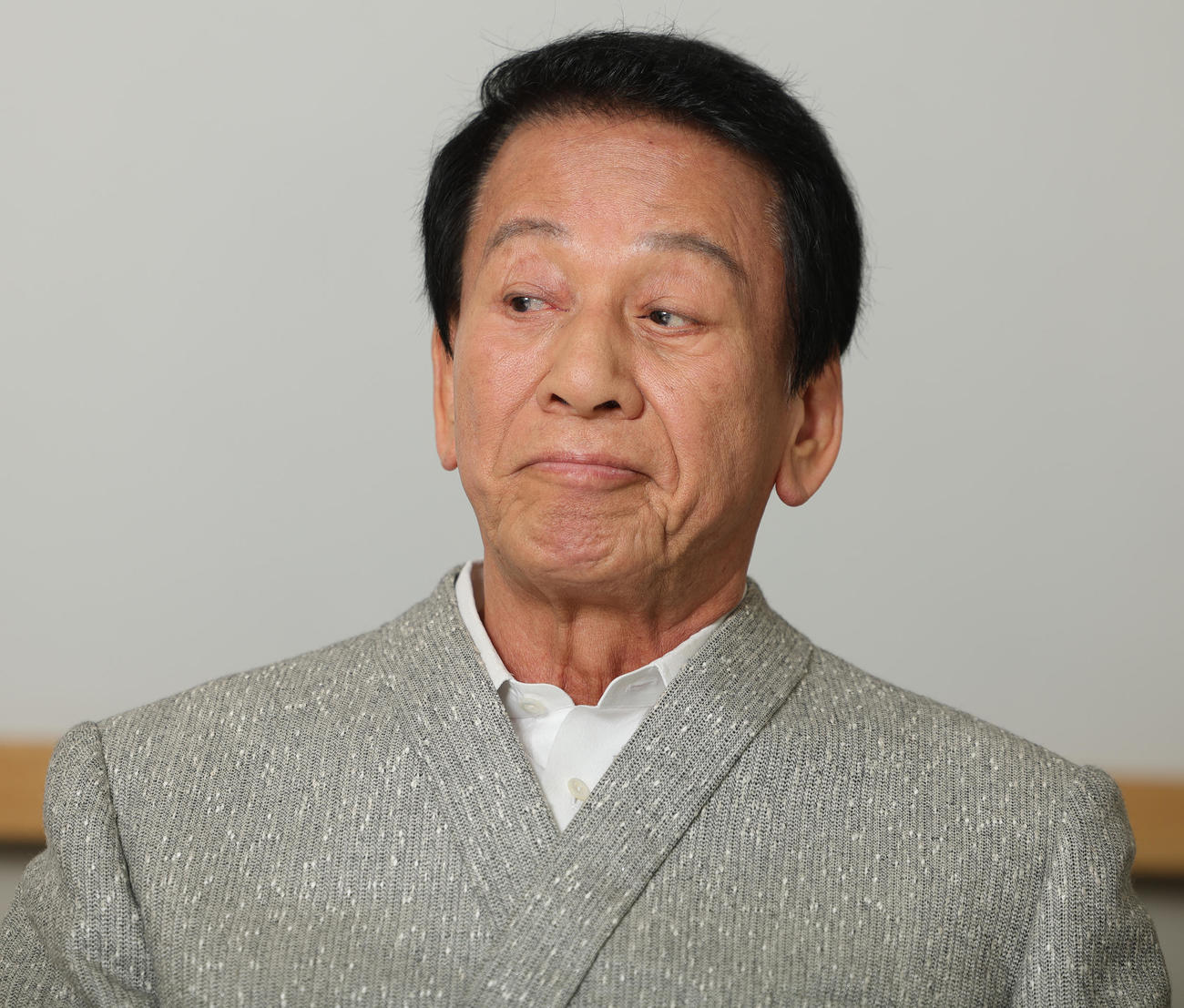 インタビューに応じる杉良太郎（撮影・野上伸悟）