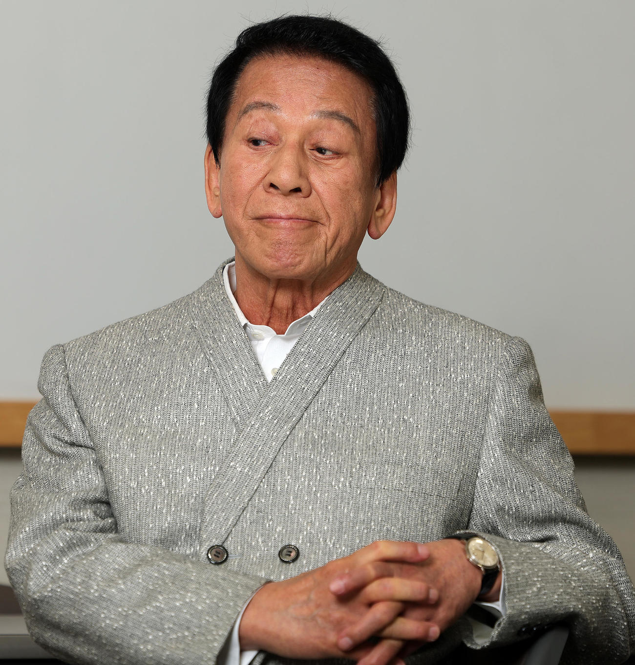 インタビューに応じる杉良太郎（撮影・野上伸悟）