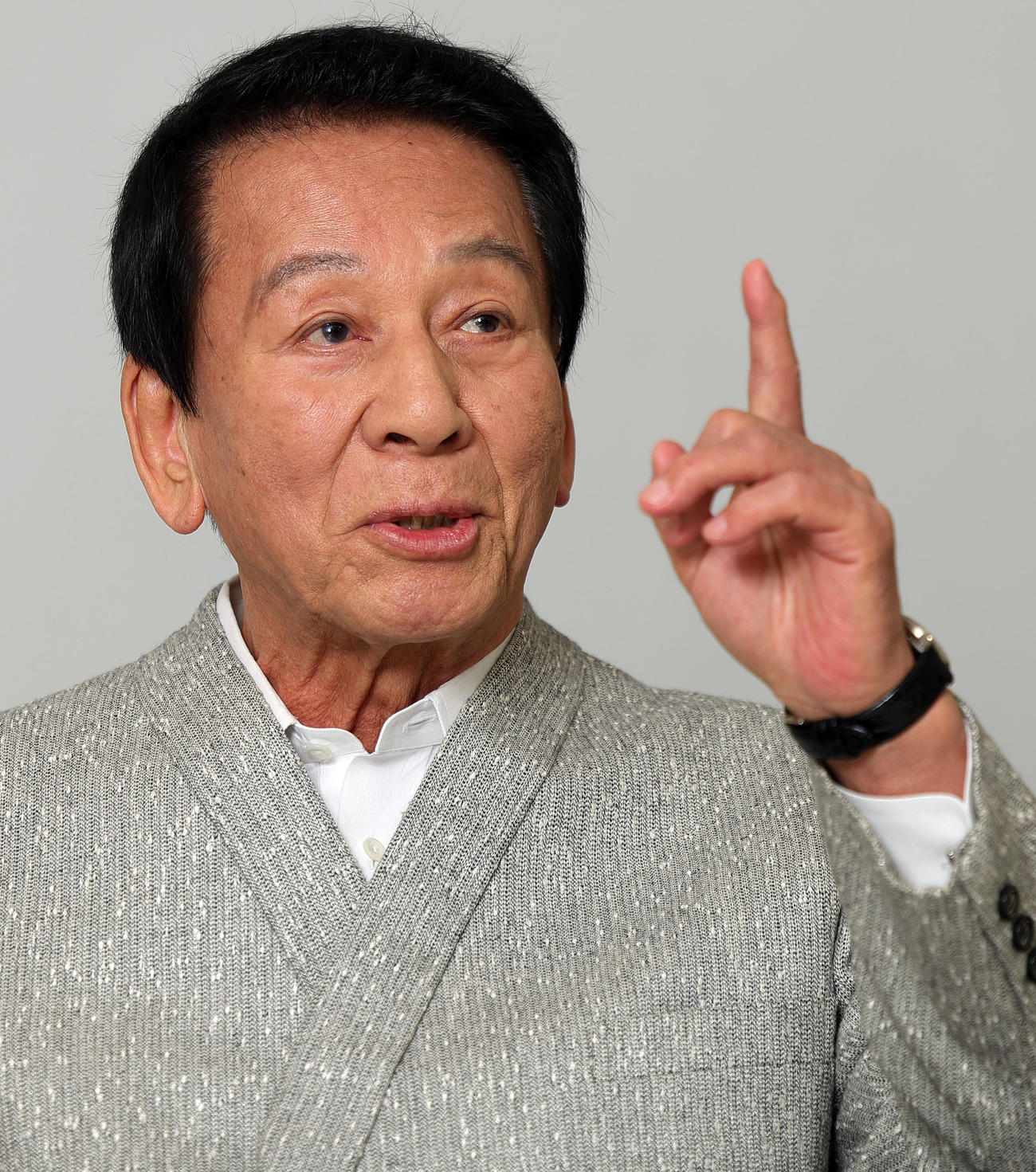 インタビューに応じる杉良太郎（撮影・野上伸悟）
