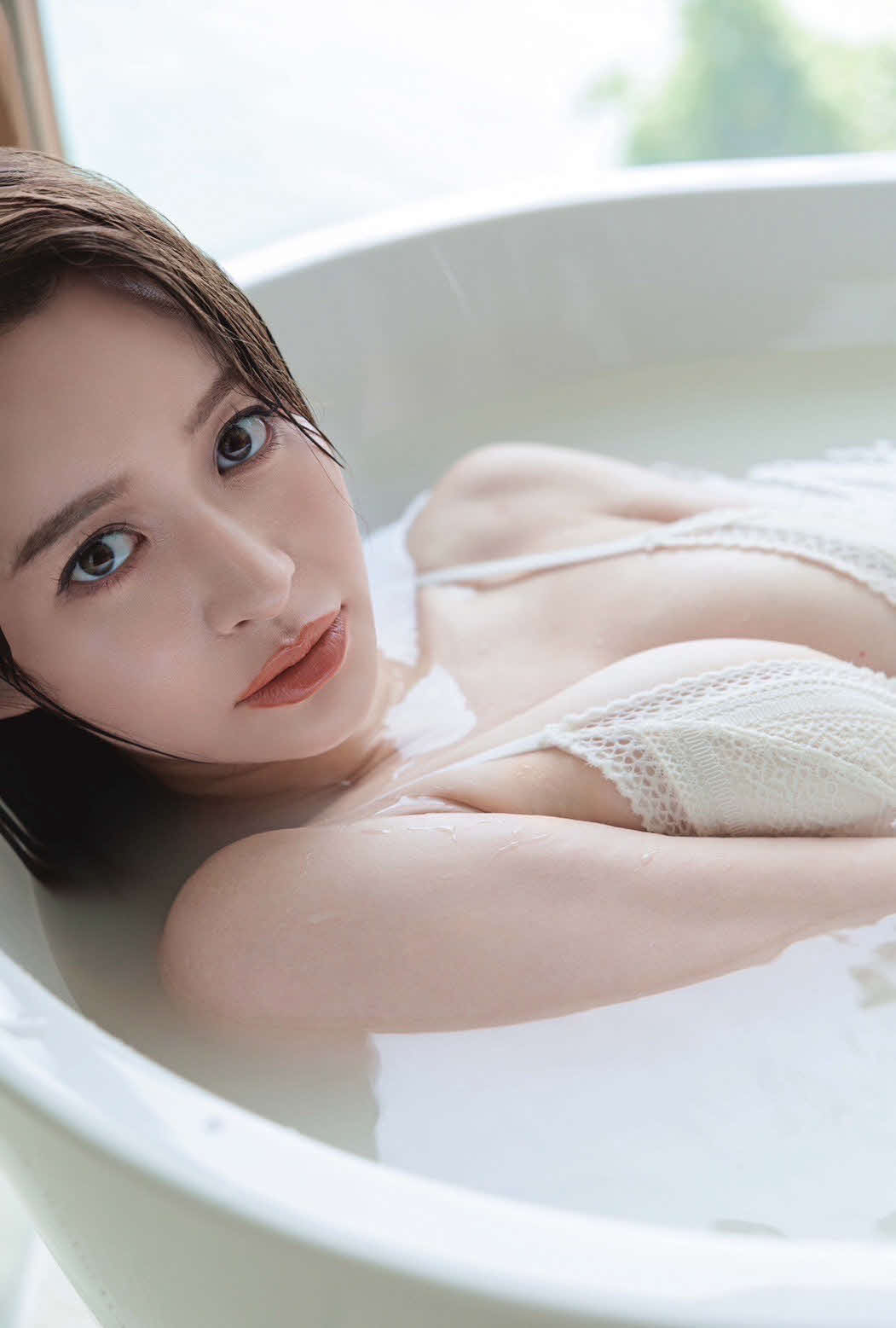 野崎萌香の初写真集「jealousy」のカット