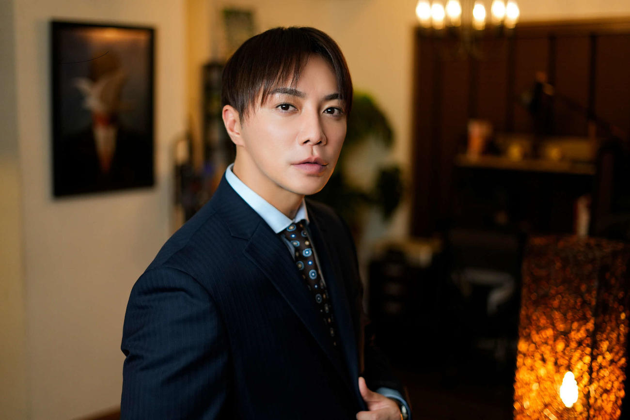 8年ぶりの俳優復帰となるABEMAの主演連続ドラマ「死ぬほど愛して」で殺人鬼を演じる成宮寛貴
