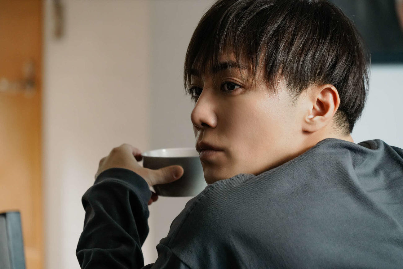 8年ぶりの俳優復帰となるABEMAの主演連続ドラマ「死ぬほど愛して」で殺人鬼を演じる成宮寛貴