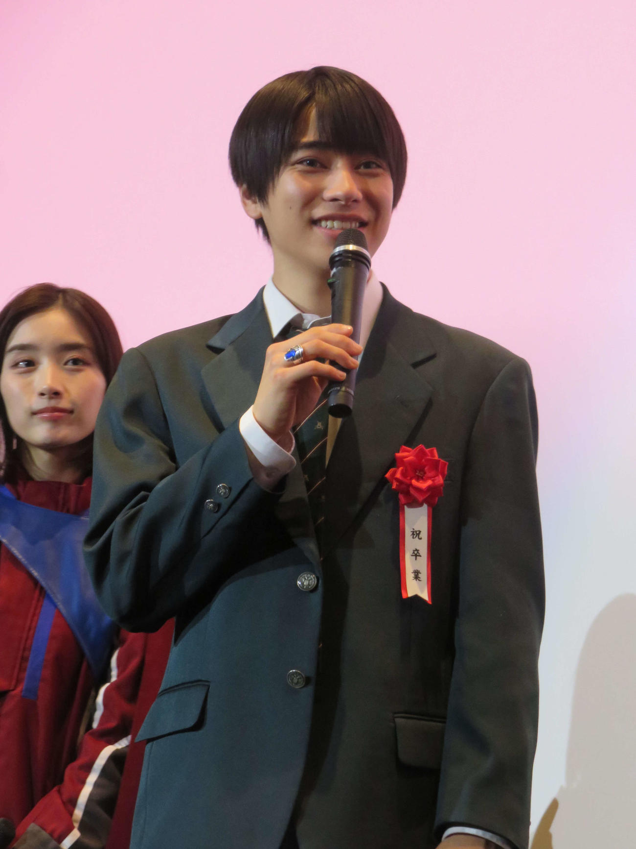 映画「仮面ライダーガッチャード　GRADUATIONS／ホッパー1のはるやすみ」の初日舞台あいさつに登壇した本島純政