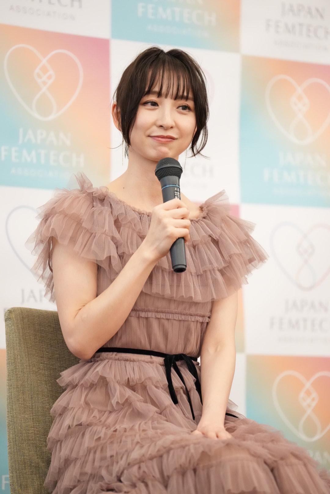 ジャパンフェムテックサミットアワード2025授賞式に臨む篠田麻里子（撮影・小沢裕）