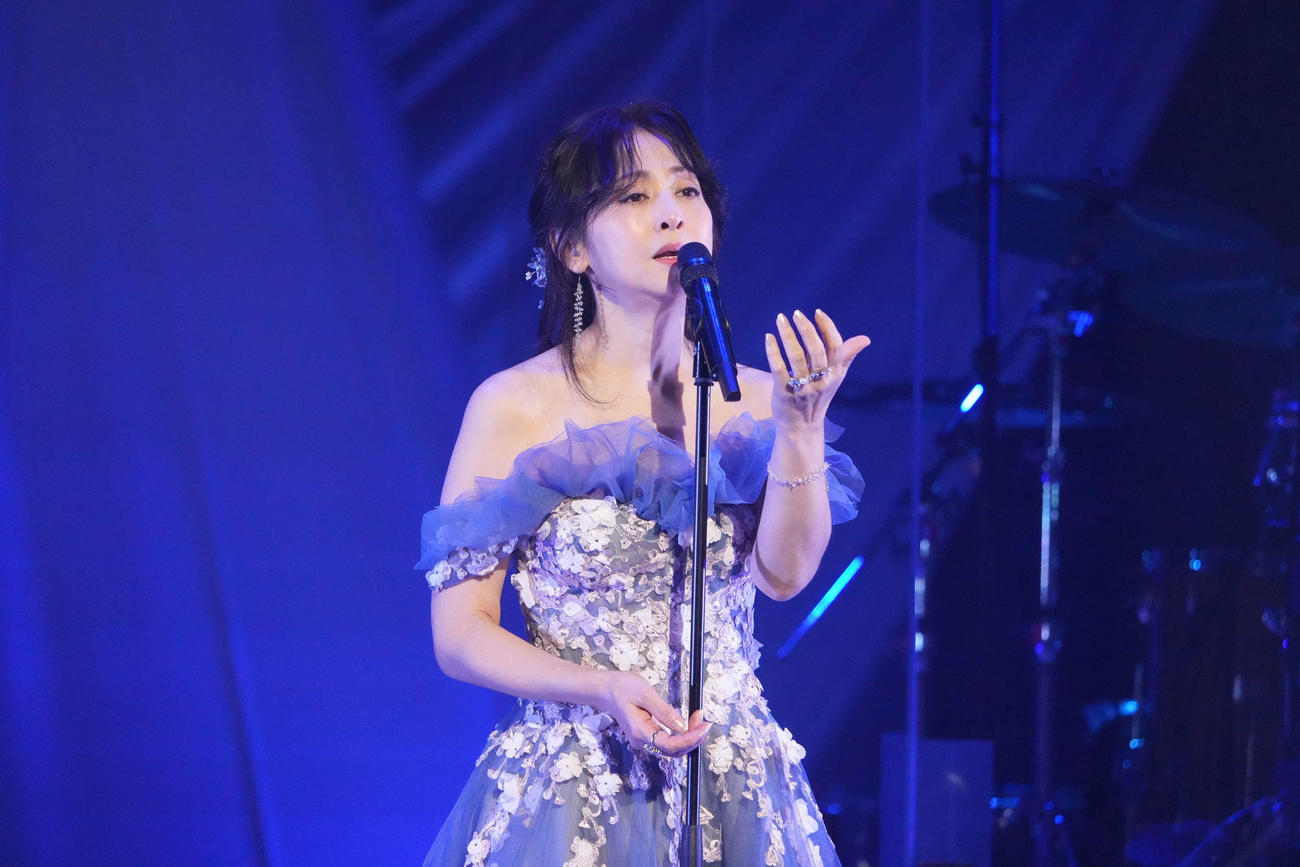 デビュー40年を迎え、36年ぶりの全国ホールツアーの初日公演を行った斉藤由貴