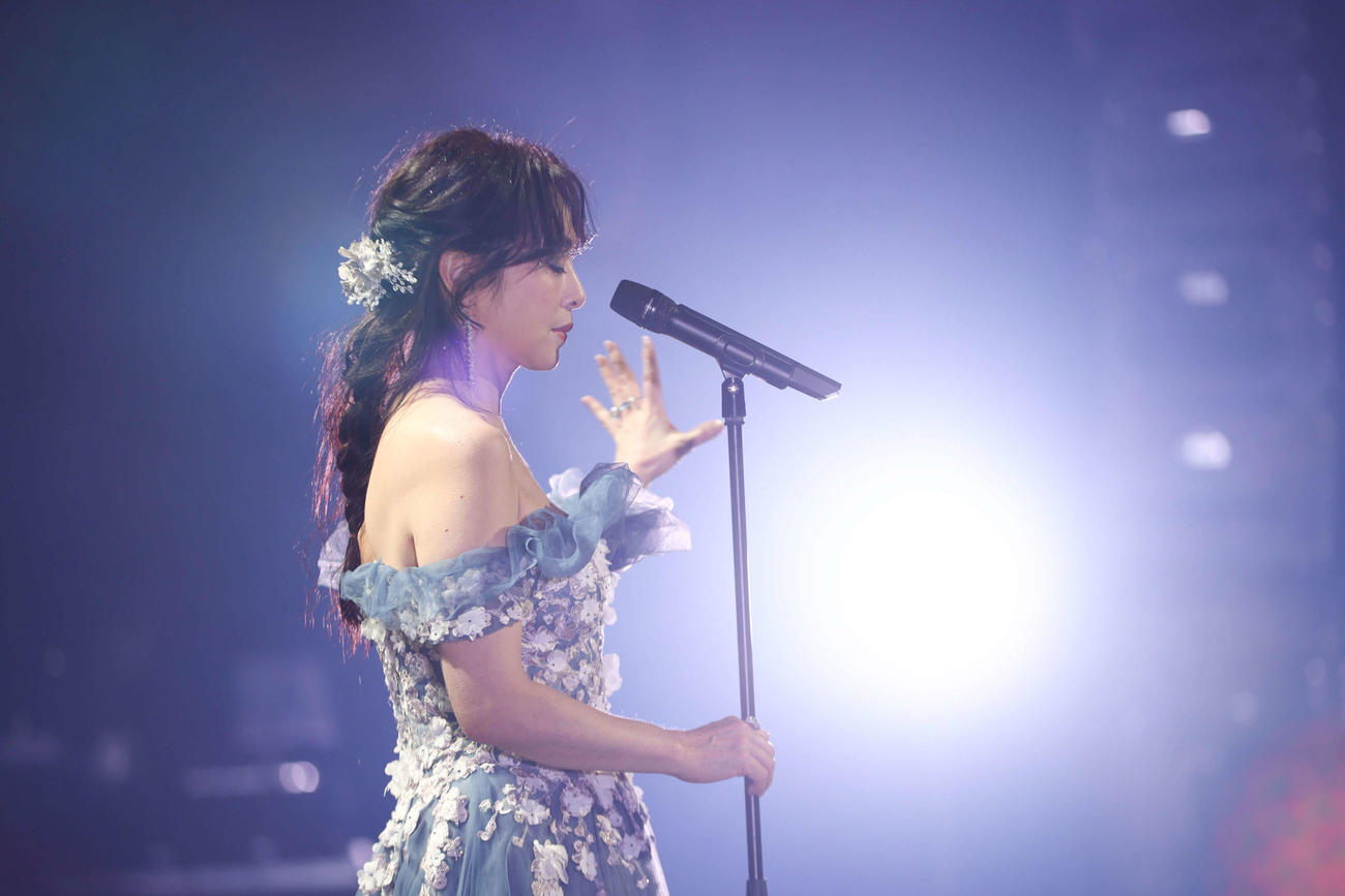 神奈川県民ホールで、全国ホールツアーの初日公演を行った斉藤由貴