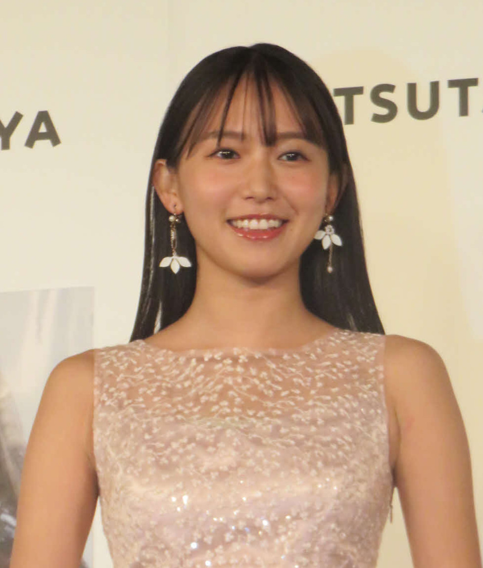 サード写真集「音色－cantabile－」「音色－vivace－」の発売記念会見に出席した志田音々