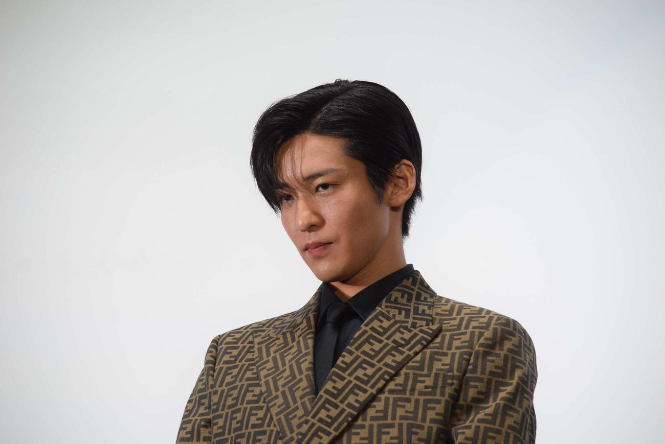 映画「劇場版トリリオンゲーム」の舞台あいさつに登壇したSnow Man目黒蓮（撮影・阪口孝志）
