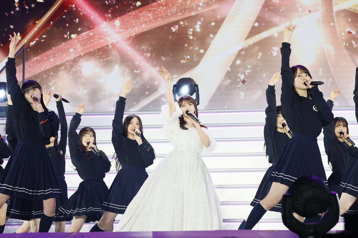 与田祐希卒業コンサートでパフォーマンスする乃木坂46。中央は与田祐希　鈴木健太（KENTA Inc．）氏撮影