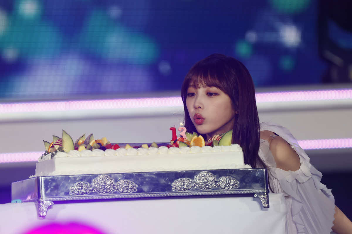 卒業コンサートでケーキのろうそくを消す乃木坂46与田祐希　鈴木健太（KENTA Inc．）氏撮影