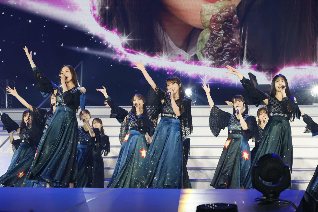 与田祐希卒業コンサートでパフォーマンスする乃木坂46。中央は与田祐希　鈴木健太（KENTA Inc．）氏撮影
