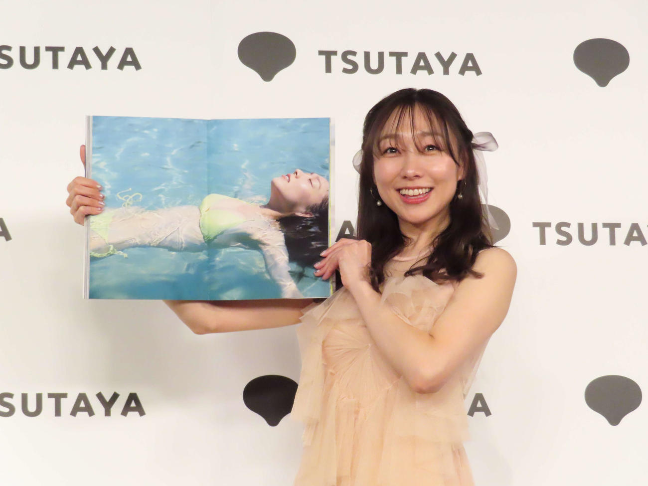 写真集「pluie」発売記念会見に出席した須田亜香里