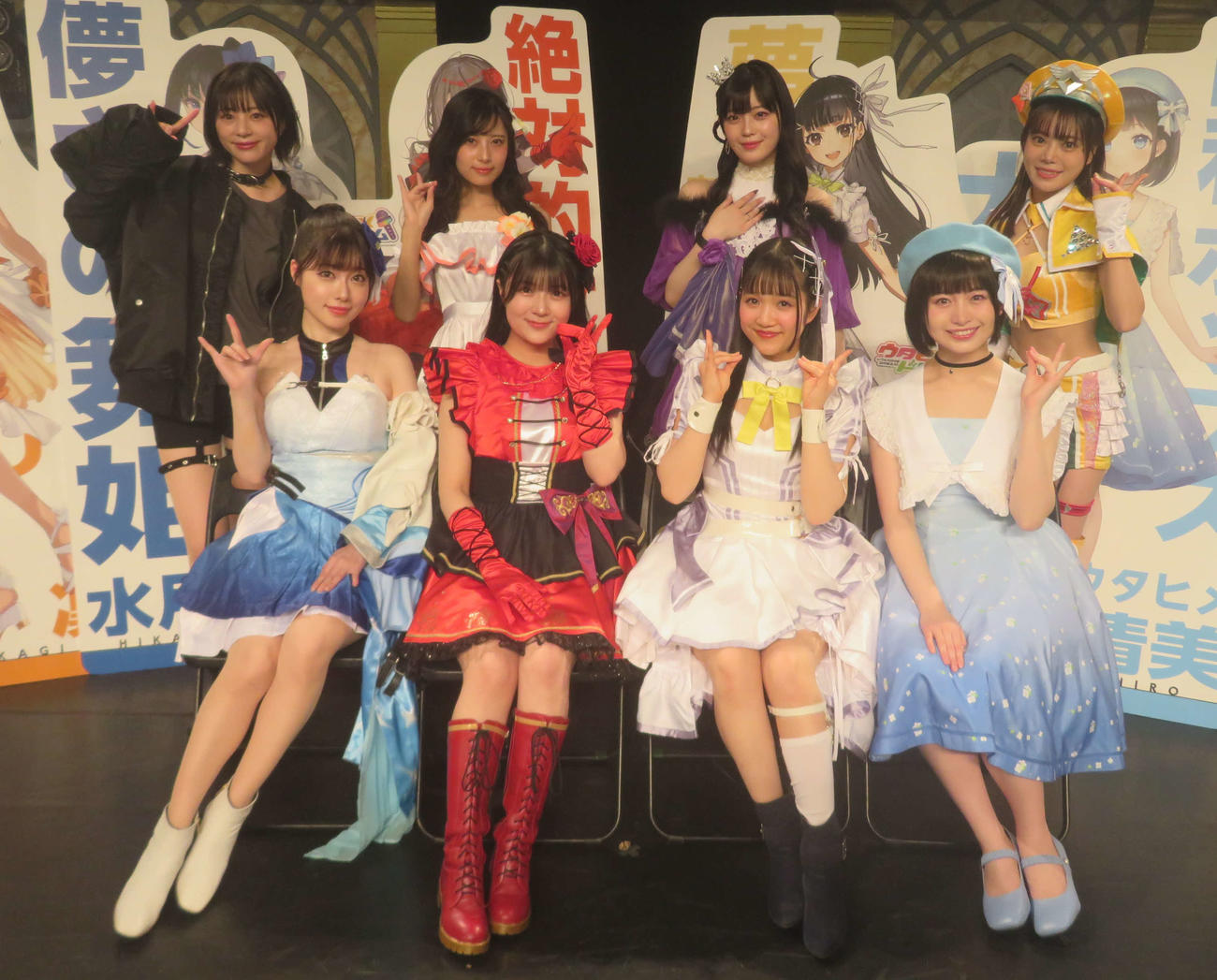 ウタヒメドリームの前列左から礒部花凜、鈴木杏奈、山崎玲奈、其原有沙、後列左から竹内夢、鷲見友美ジェナ、花耶、倉知玲鳳