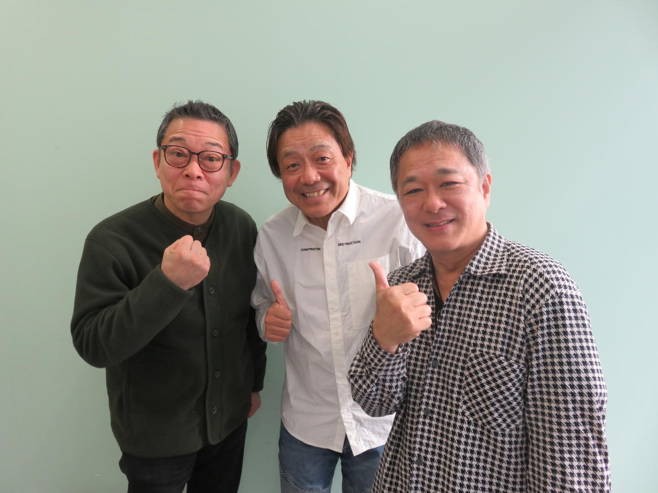 イモ欽トリオの左から山口良一、長江健次、西山浩司