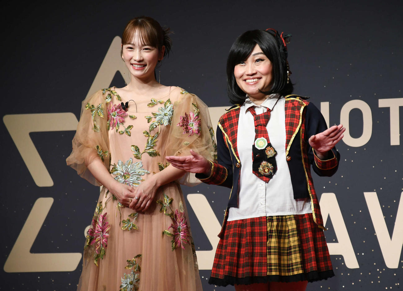 「HOT PEPPER Beauty AWARD 2025」授賞式に出席した川栄李奈（左）とキンタロー。（撮影・大友陽平）