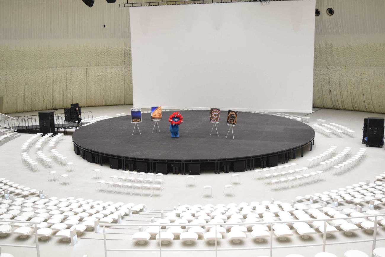 公開された大阪・関西万博2025会場の「エキスポホール」内部（撮影・阪口孝志）