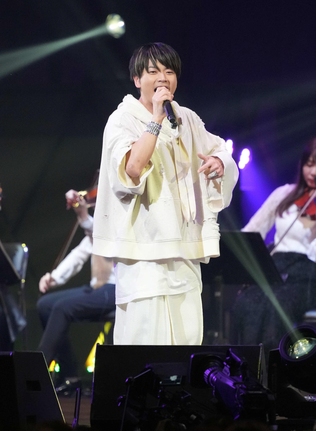 初のソロコンサートでファンとともに熱唱する増田貴久（撮影・たえ見朱実）