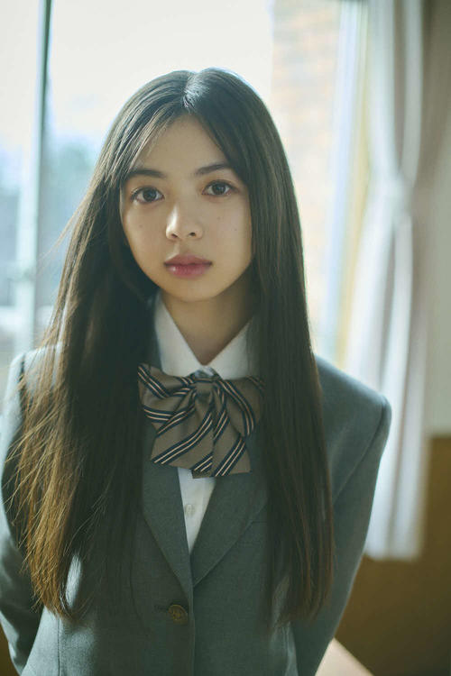 乃木坂6期生海邉朱莉、長嶋凛桜の撮り下ろし制服ショットと手書きの
