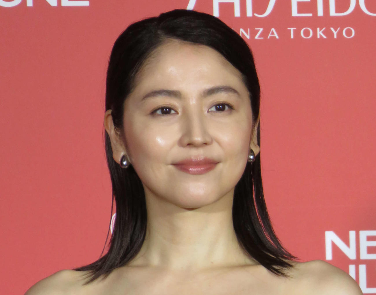 「SHISEIDO　新アルティミューン発表会」に登壇した長澤まさみ