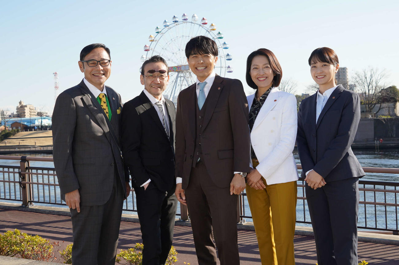 テレビ朝日系「特捜9 final season」に出演する左から田口浩正、吹越満、井ノ原快彦、羽田美智子、深川麻衣